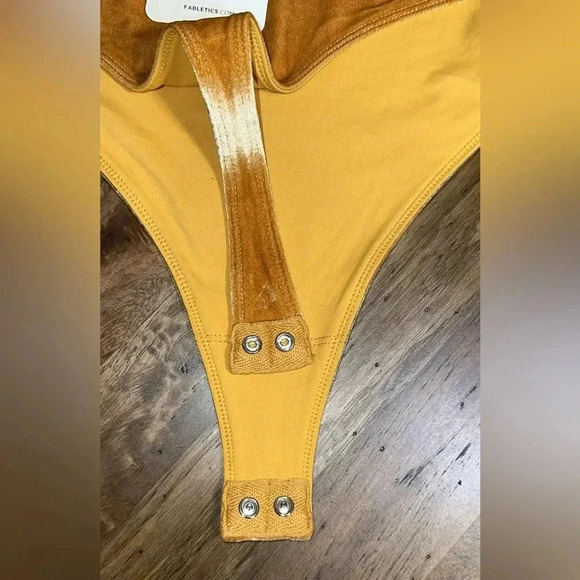 NWT FABLETICS GIGI VELOUR WMN THONG BODYSUIT 1-shoulder design Snap Closure MED - Picture 9 of 10